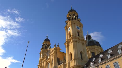 Theatiner-Kirchenkuppel-Und-Türme-München