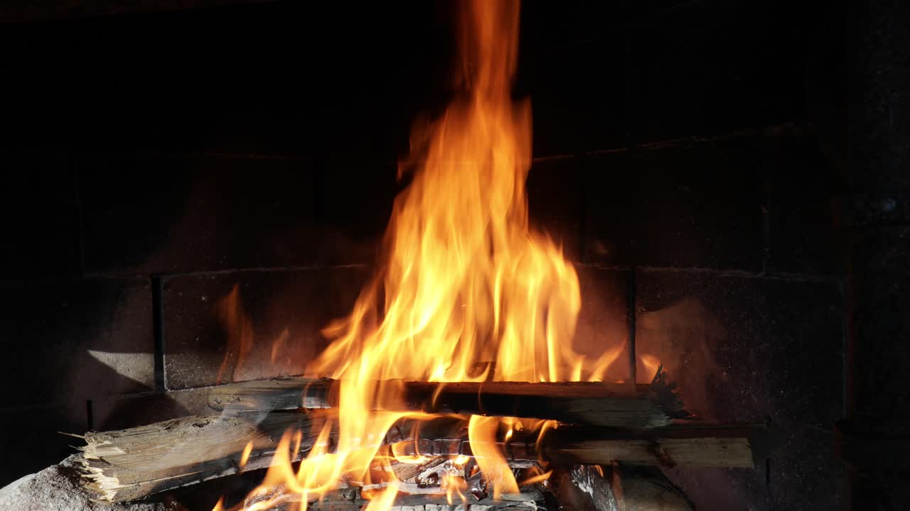 검은 바탕에 불의 불꽃