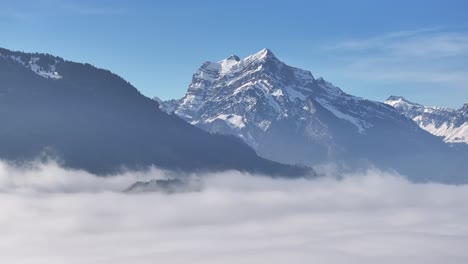 Majestät-Der-Alpen:-Schweizer-Gipfel-Im-Wolkenmeer