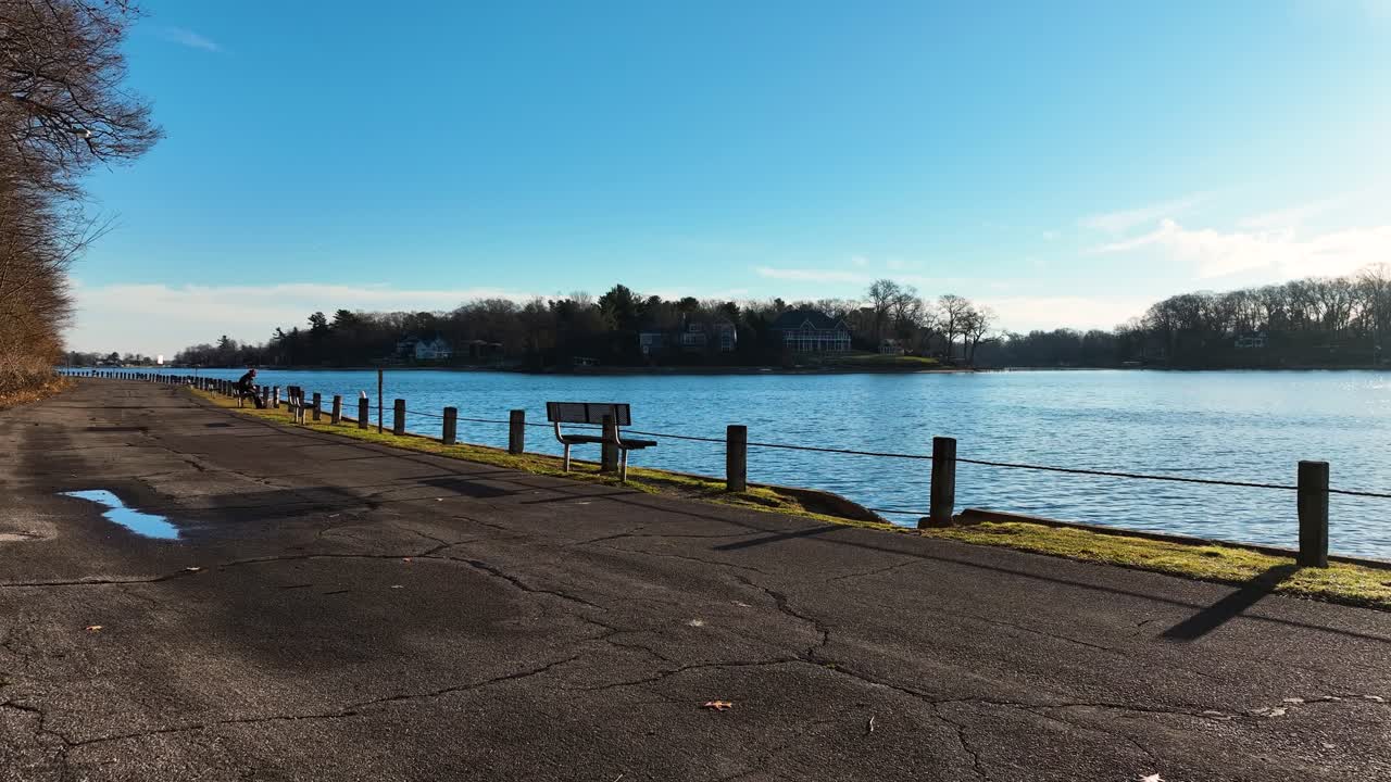 모나 호수 의 파도 를 는 가운 바람