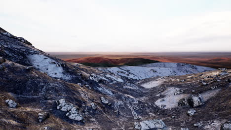 Vista-Panorámica-De-La-Montaña-Del-Arco-Iris