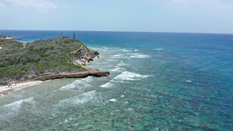 Pequeño-Islote-Desierto-En-El-Caribe,-Isla-Cabra,-Montecristi