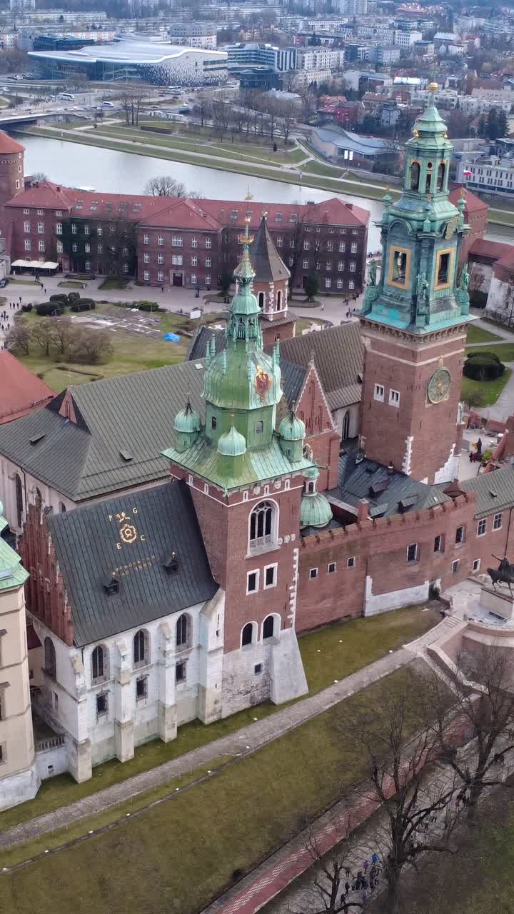 Vista aerea del Castello Reale di Wawel e della Cattedrale a Cracovia, Polonia