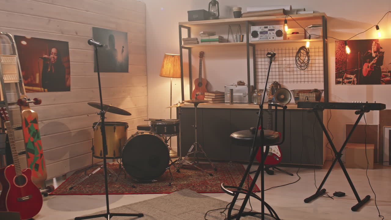 Music Studio In Cozy Garage