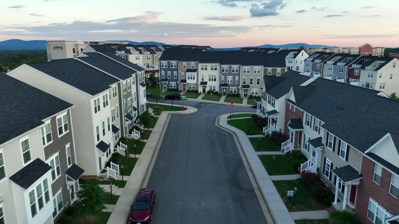 modernos apartamentos en condominio en comunidad residencial en ee.uu.