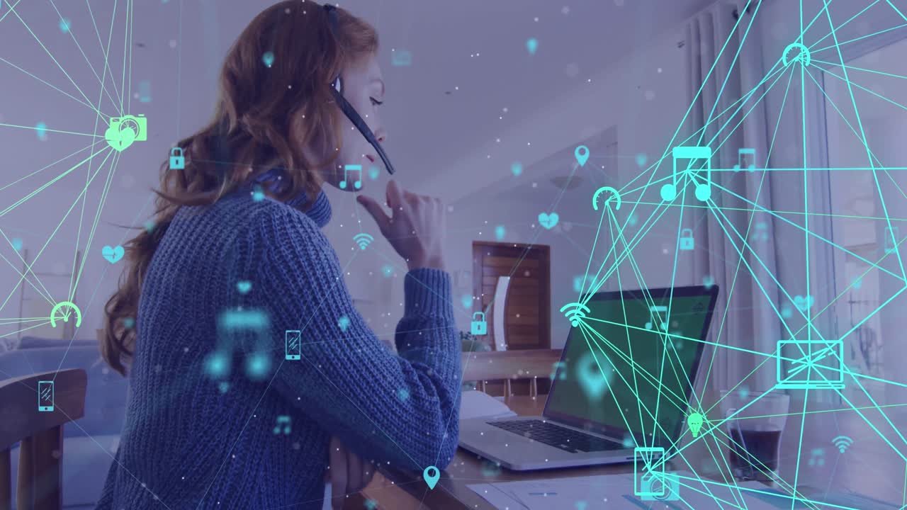 animación de redes con globo sobre mujer de negocios caucásica trabajando desde casa