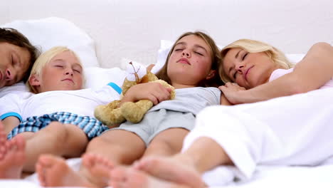 Parents-dozing-with-their-children