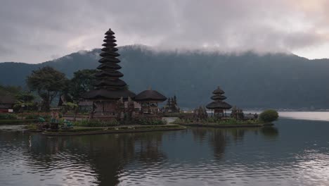 pura ulun danu beratan temple on lake bratan in bali, indonesia