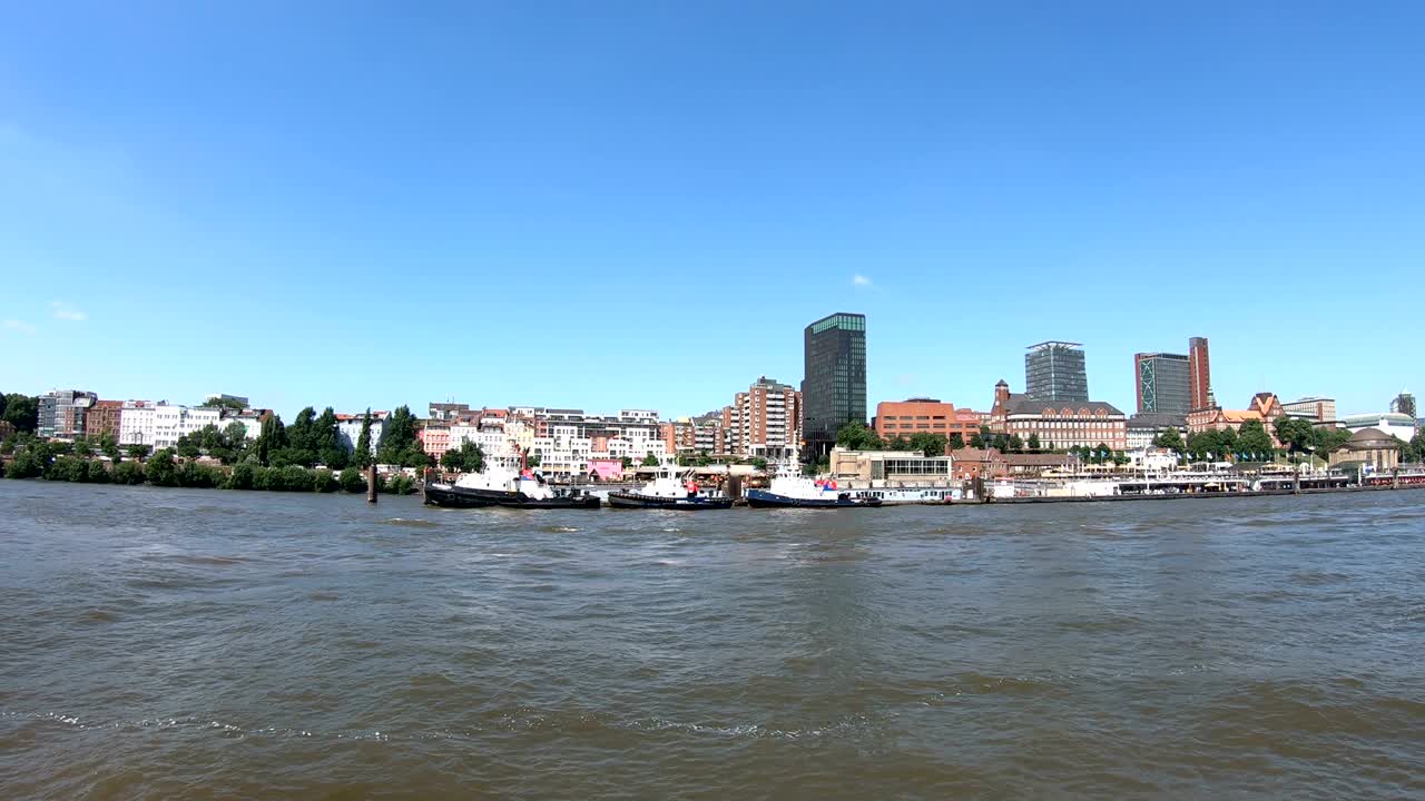 함부르크의 도시 실루, 엘베 강과 도시 풍경, 배와 페리, 4k
