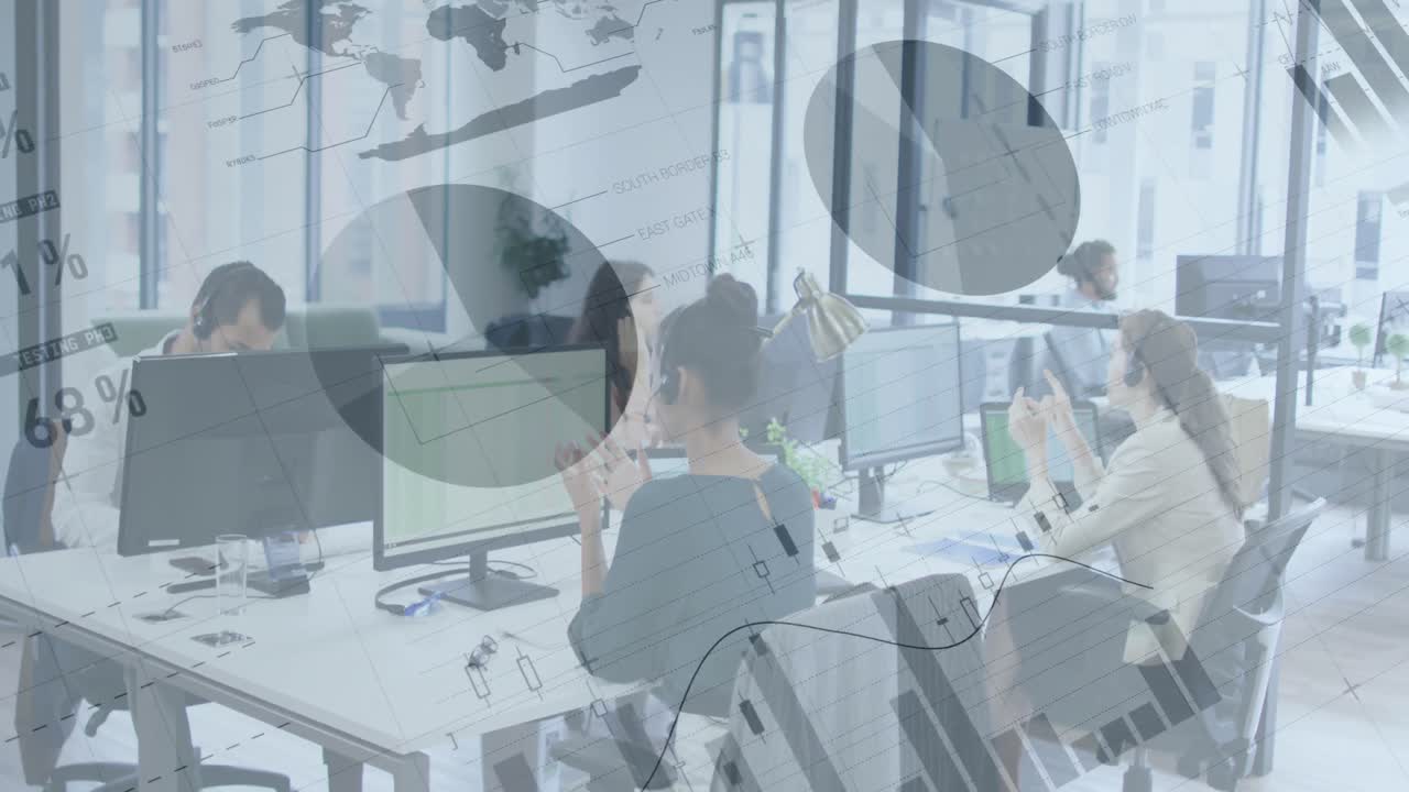 사무실에서 컴퓨터와 헤드 ⁇ 을 사용하는 다양한 동료에 대한 차트 애니메이션과 데이터 처리