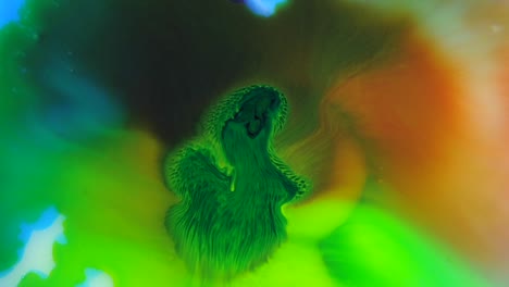 un fantasma verde feliz se mueve en un mar de hermosos colores; para obtener más información, busque &quot;videoclip abstracto&quot; entre comillas