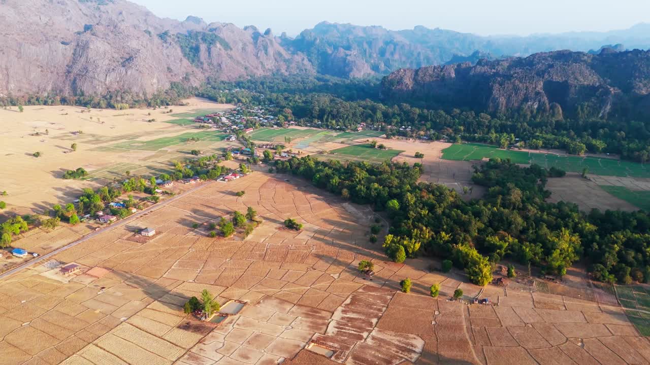 Thakhek Loop, vista aerea della famosa rotta motociclistica del Laos