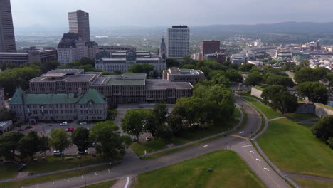 Volando-Sobre-La-Ciudad-De-Quebec-En-Canada