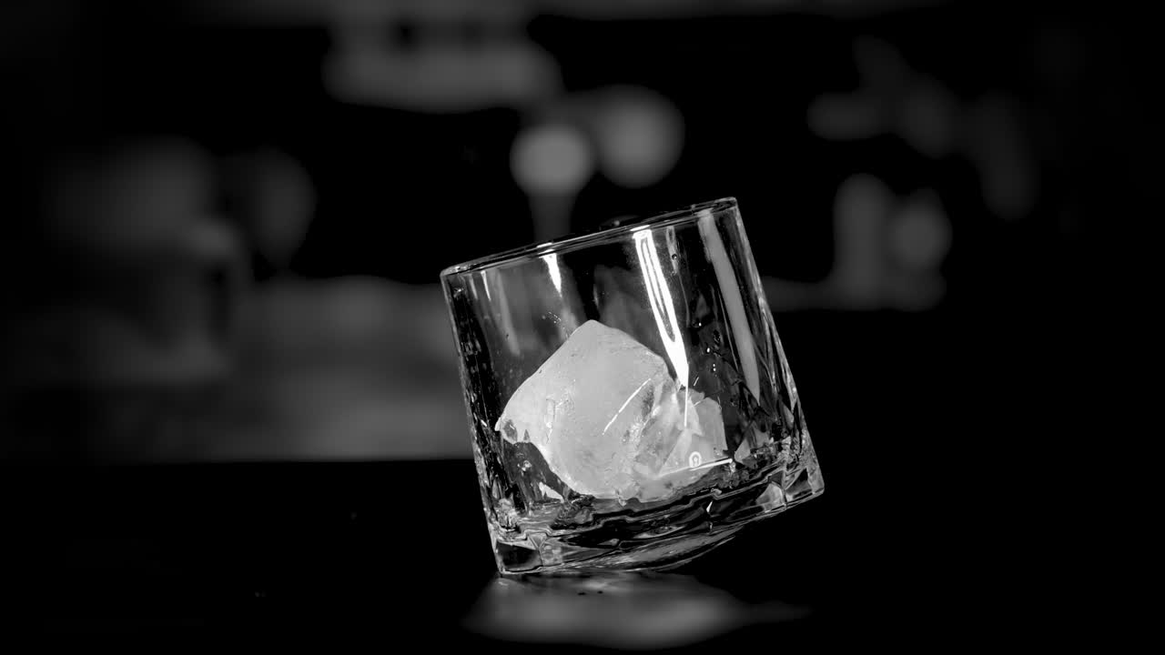 hielo en un vaso.