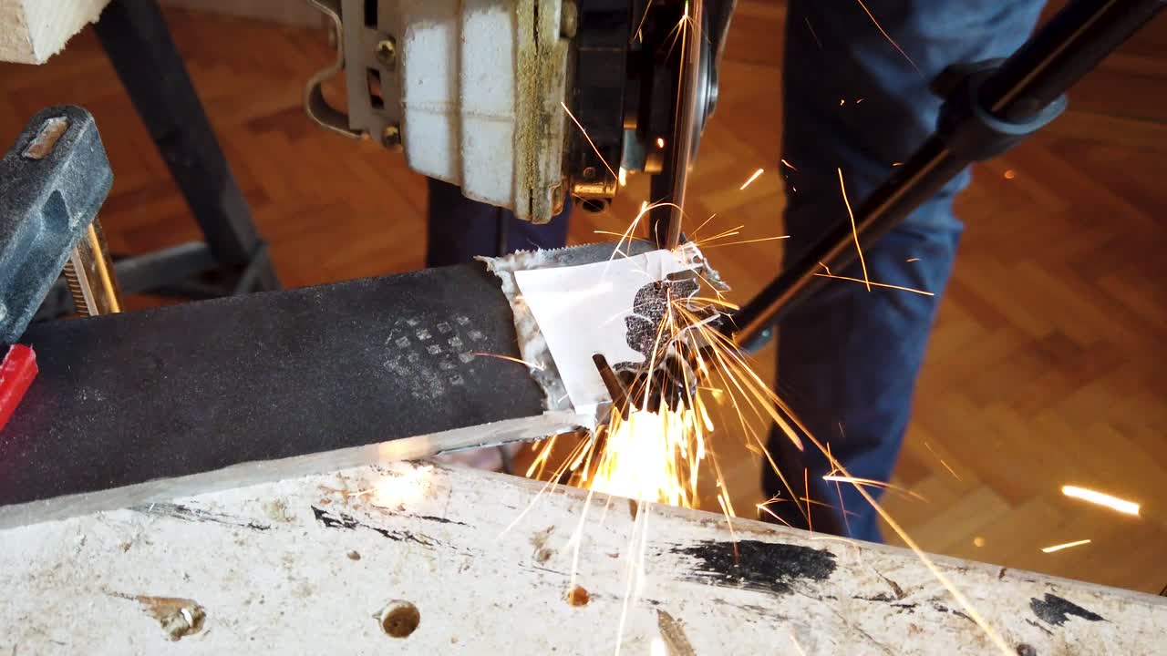 작은 작업 에서 각 밀러와 함께 가까운 절단 도