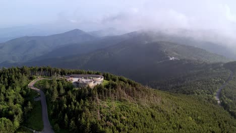 empuje aéreo sobre mt mitchell nc, carolina del norte