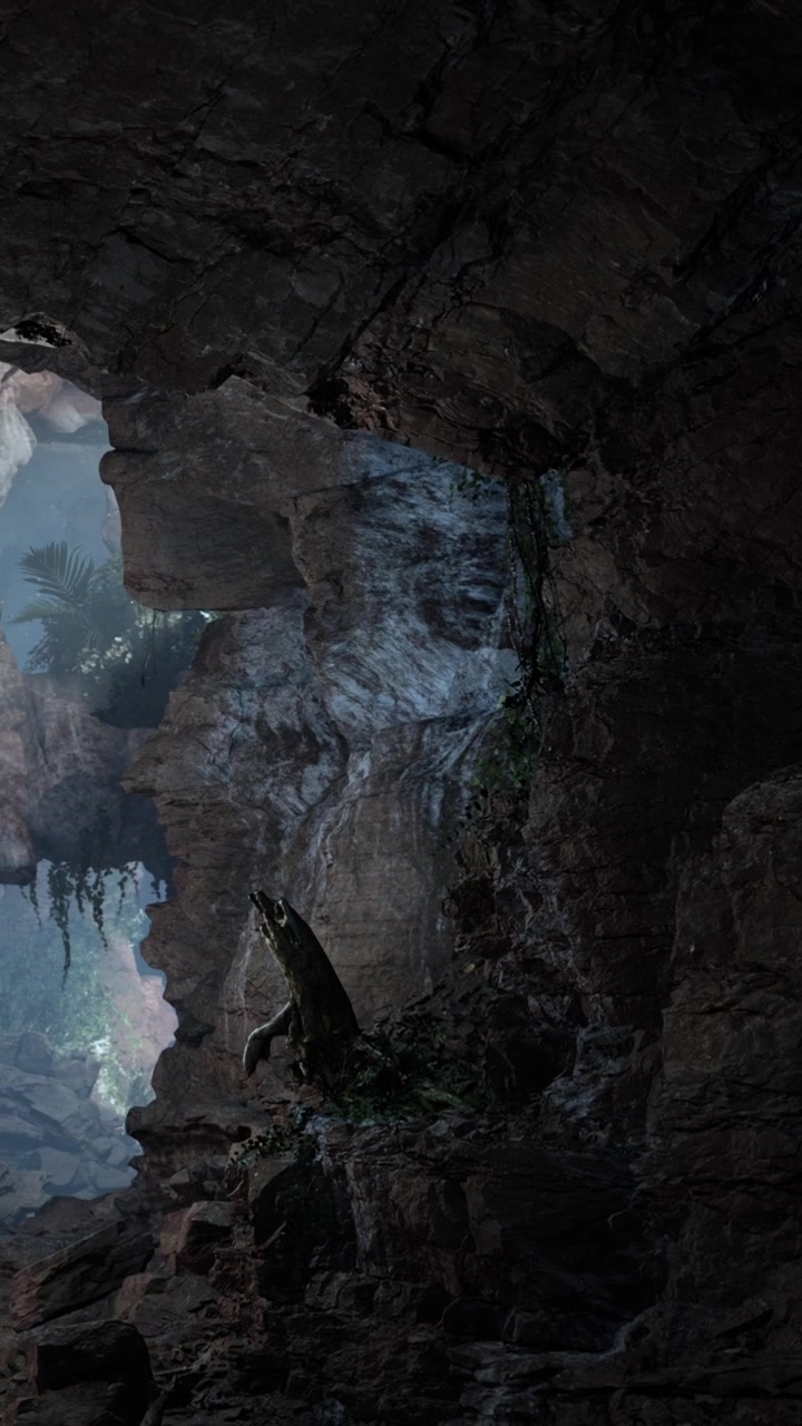 Esplorazione di un ambiente cavernoso oscuro con formazioni rocciose e piante