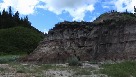 a beautiful view of the horse shoe canyon located in alberta canada near drumheller panning to the right