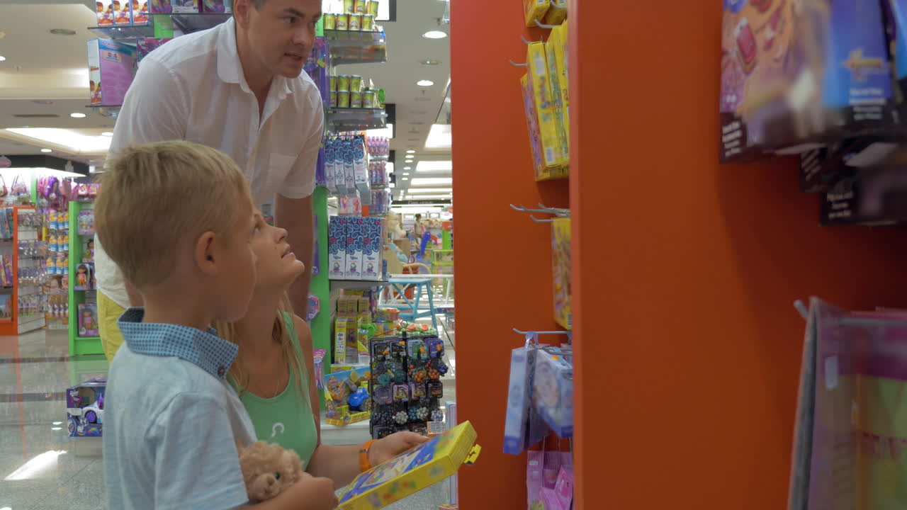 en busca de un juego de aprendizaje en la tienda