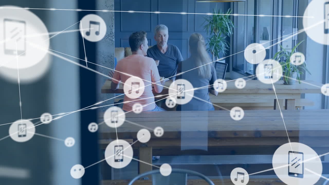 사무실에서 다양한 사업가들과의 아이콘과의 연결 네트워크의 애니메이션