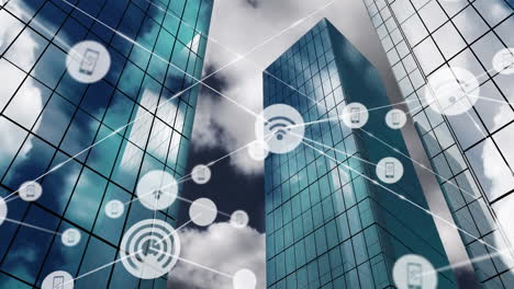animación de la red de conexiones con iconos sobre un edificio de oficinas moderno