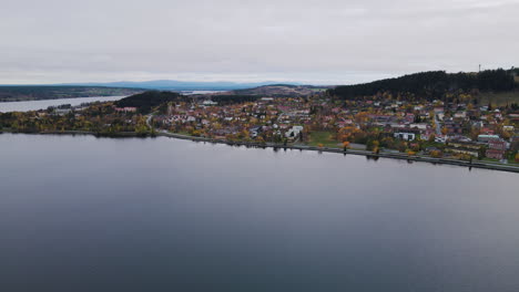 Beautiful-Coastline-Of-Frösön,-Östersund-Sweden-In-A-Gloomy-Day---wide-shot