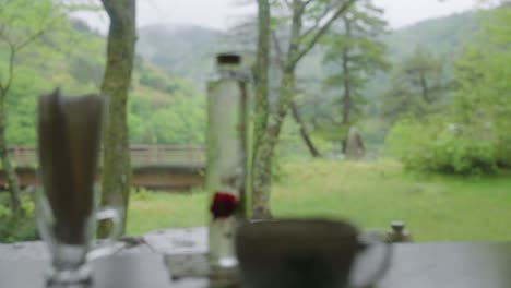 Bergcafé,-Rack-Fokus,-Um-Die-Daisen-Landschaft-Freizulegen,-Tottori