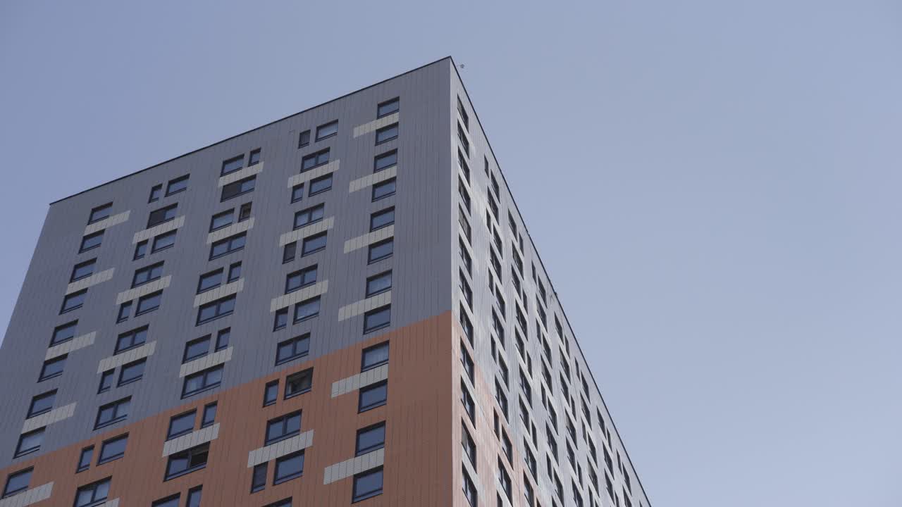 Moderno edificio de apartamentos