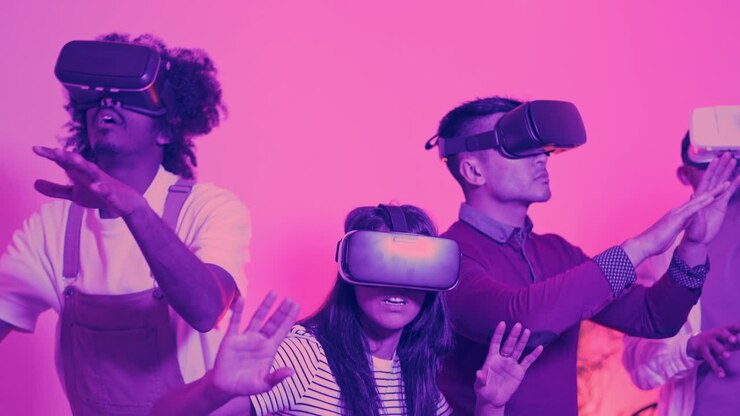 Gruppo eterogeneo di amici che esplorano insieme la realtà virtuale