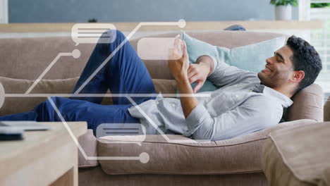animación de un procesamiento de datos sobre un hombre biracial usando un teléfono inteligente