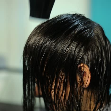 hair dye cutting in process
