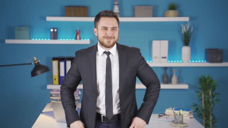 el hombre de negocios se frustra con el resultado del fracaso.