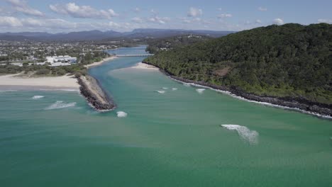 Panoramablick-Auf-Die-Landzunge-Von-Burleigh-Im-Nationalpark-Burleigh-Head-In-Gold-Coast,-Queensland,-Australien