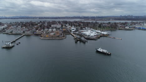 puerto de la isla de la ciudad en la ciudad de nueva york