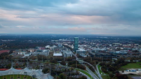 Vista-Aérea-Del-Horizonte-De-Lapso-De-Tiempo-De-Munich