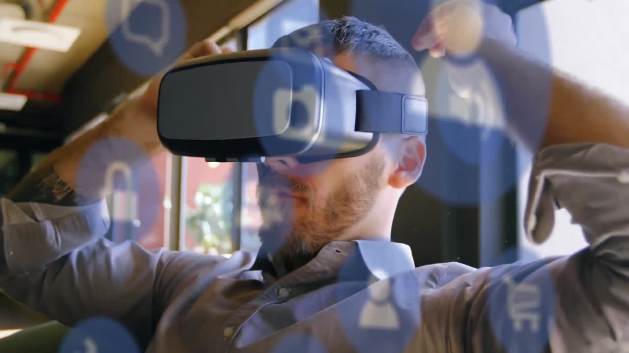animación de iconos de las redes sociales sobre un hombre caucásico que usa auriculares vr