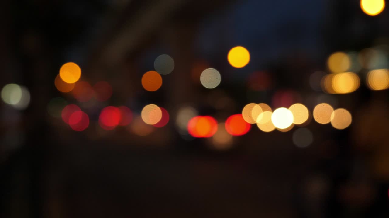 el tráfico nocturno de bokeh, el concepto de transporte.