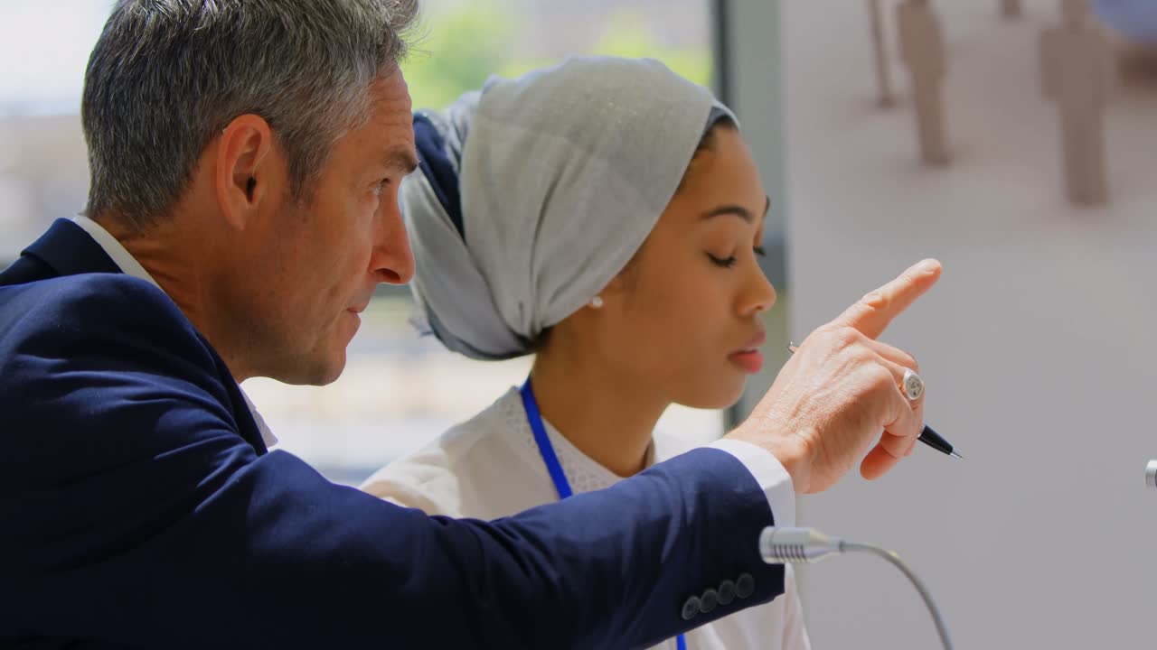 비즈니스 세미나에 참석한 사람들 4k