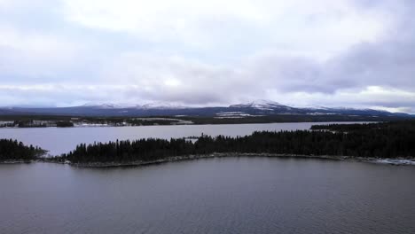 Schwedischer-Kalter-See-In-Der-Nähe-Von-Hemavan-Tarnaby-In-Lappland---überflug-Aus-Der-Luft