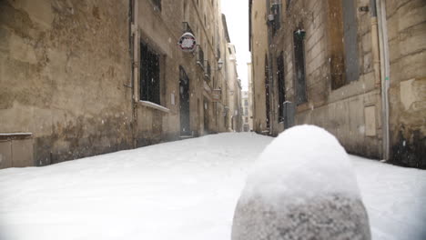 Snow-falling-in-slow-motion-Montpellier-Ecusson-streets-snowy-winter