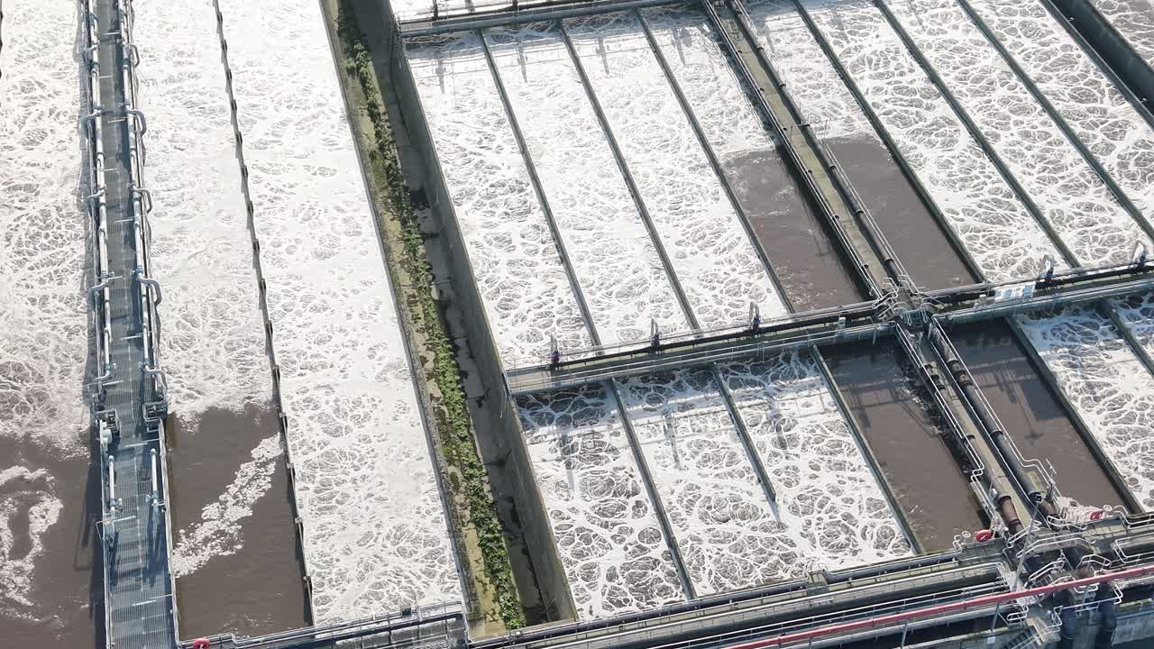 Thames Water Long Reach, sewage treatment works Kent, aeration tanks aerial