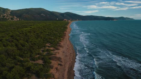 Playa-Salvaje-En-El-Parque-Nacional-Maremma-En-Toscana,-Italia