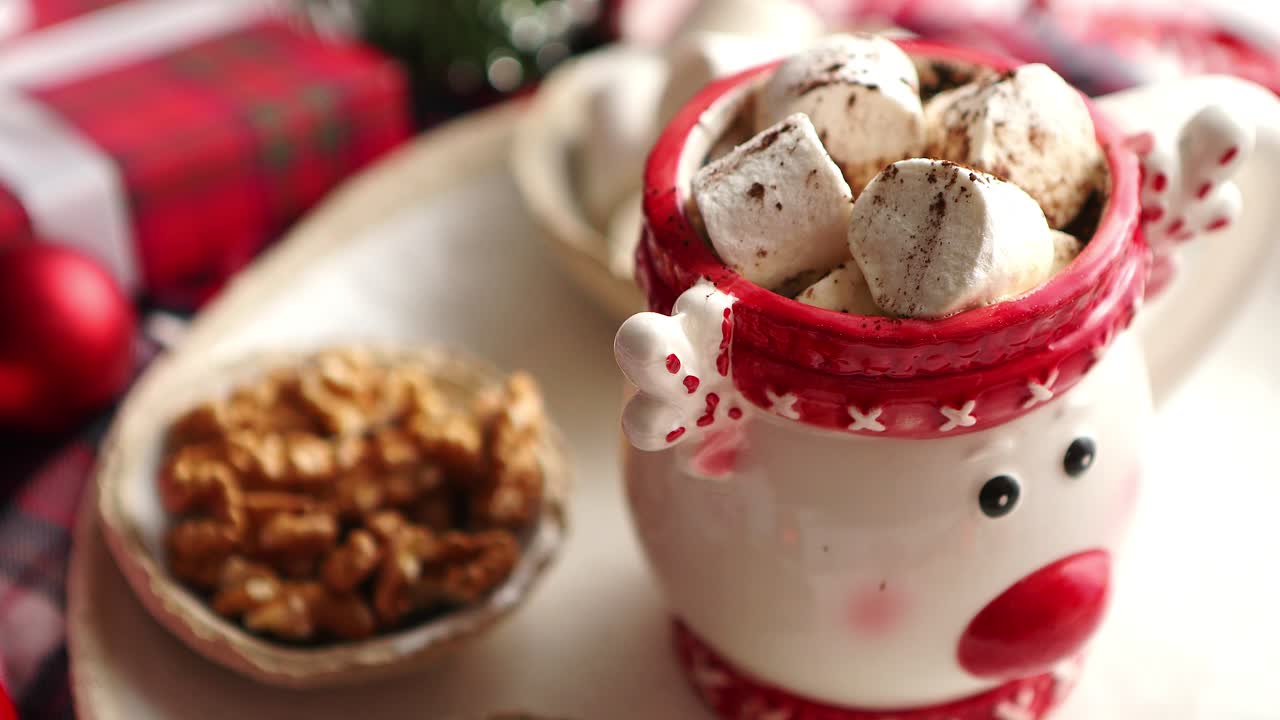 delicioso chocolate caliente navideño casero o cacao con malvaviscos