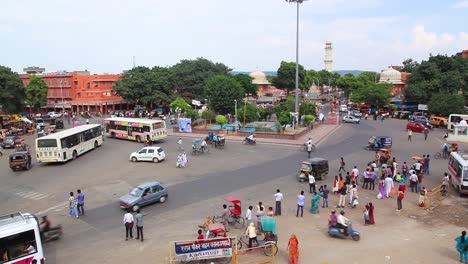 un ángulo alto de una calle concurrida en rajasthan india
