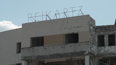 10, hotel reikartz, ucrania fue alcanzado por misiles, según se informa rusos, según funcionarios ucranianos