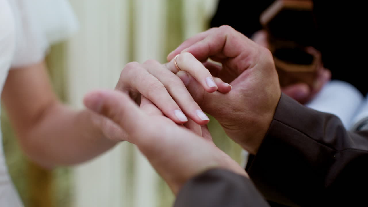 一對正在結婚的夫婦