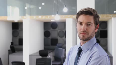 Portrait-of-male-executive-standing-with-arms-crossed-4k