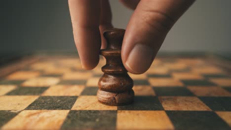 Chess-white-queen-close-up-shot-piece