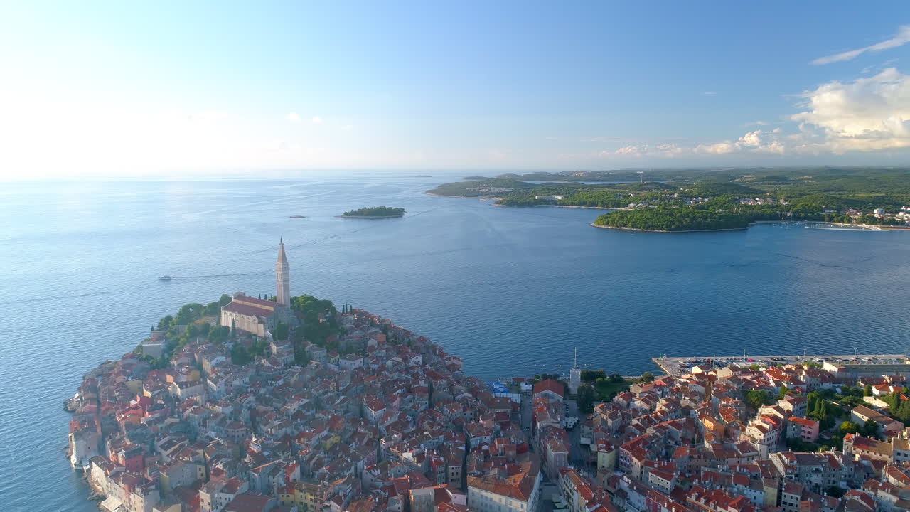 크로아티아 로빈지 (rovinj) 도시, 세인트루이스 (st. petersburg) 상공에서 공중 시 인 (push-in)