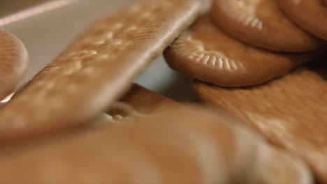 Close-up-Bunch-of-Cornstarch-wafers-in-a-white-tray